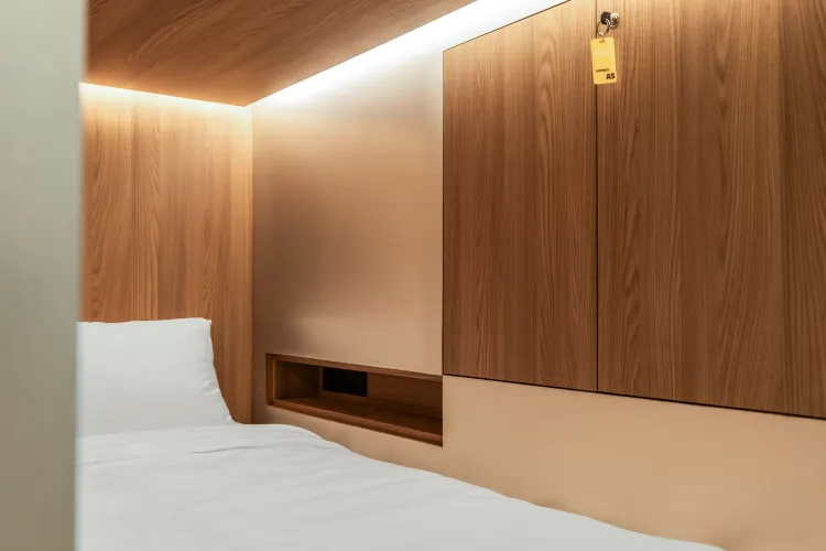 เตียงสองชั้นในห้องรวม