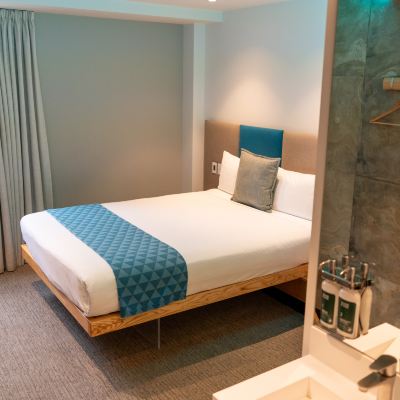 Deluxe Queen Room mi-pad Queenstown Promo Code