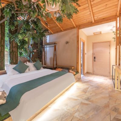 臻享 | 流螢森林主題房（溫馨簡約+助眠床墊+飯店公區提供自助洗衣房） 滙美飯店（南寧江南萬達劇場地鐵站店）優惠