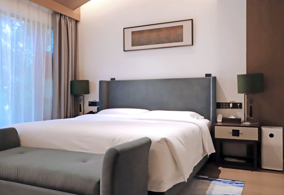 鳴泉湖景豪華套房