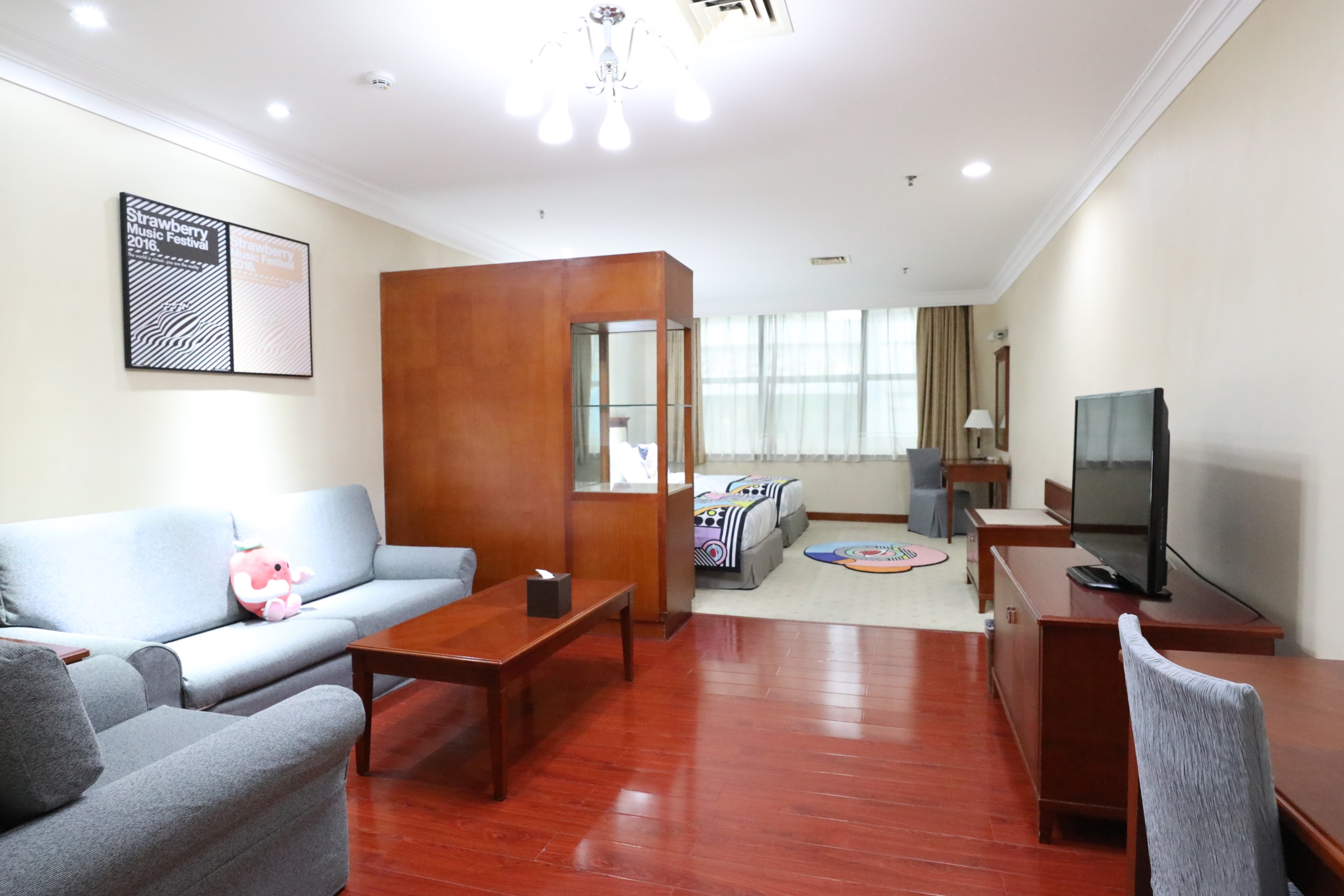 草莓音樂高級套房雙床