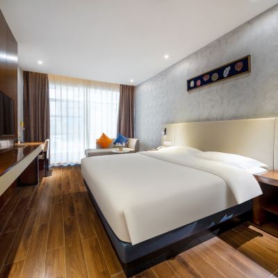 豪華大床房【街幕落地窗】 米爾頓精品飯店（深圳洪浪北地鐵站店）優惠