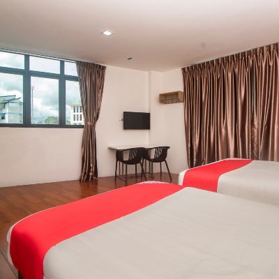 Standard Triple Room OYO 90102 7 Days Lodge Promo Code