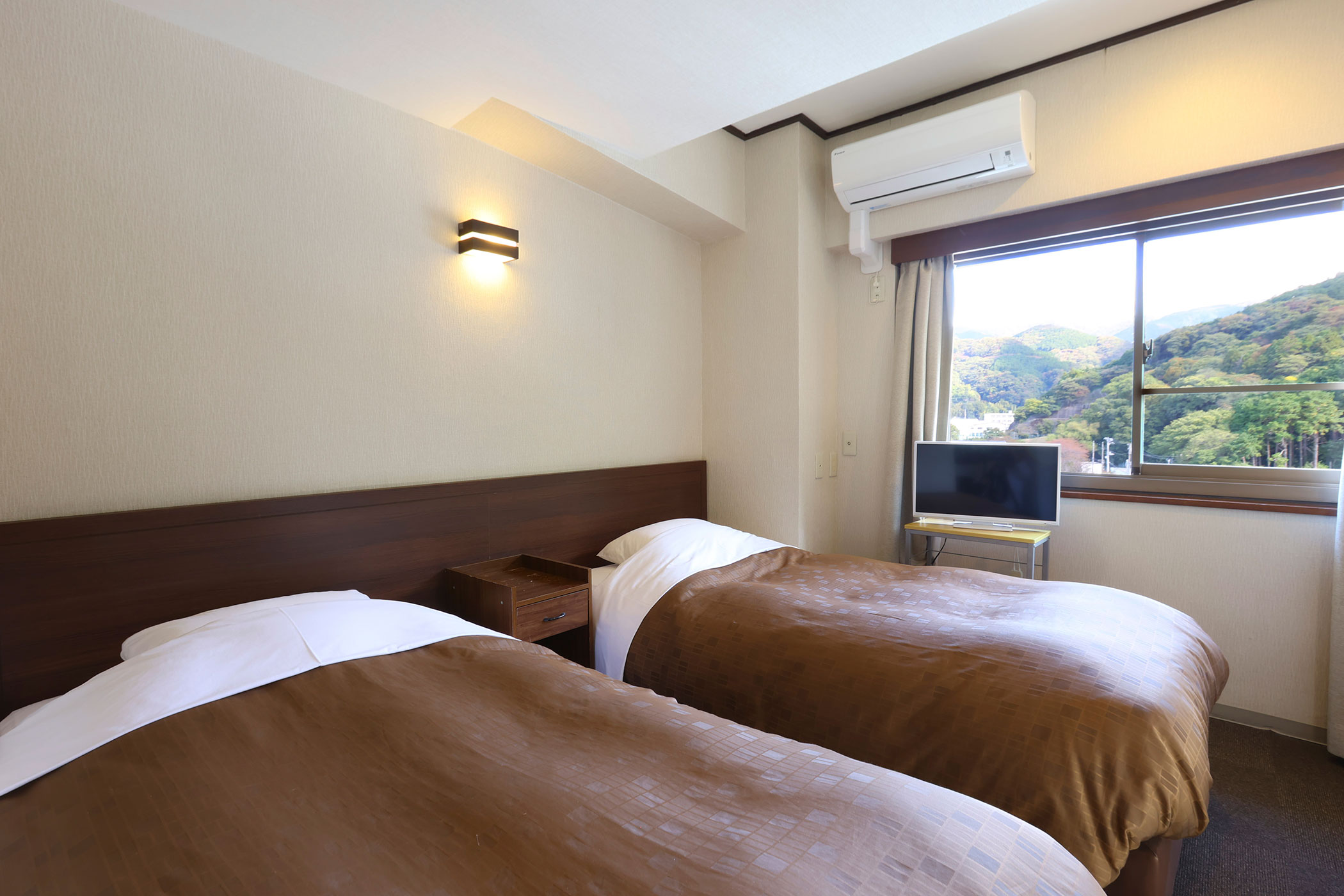 【禁烟】日西合璧房（山侧）