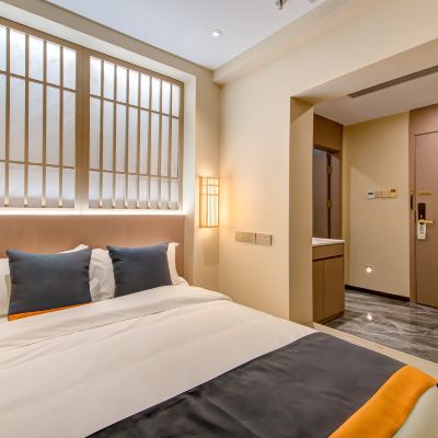 日式大床房（情侶出行+深度睡眠床墊+影視會員） 金名海景公寓（珠海灣仔口岸國際會展中心店）優惠