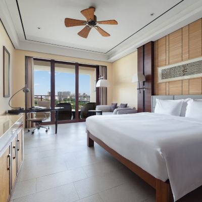 皇冠遊艇海灣大床房（大陽台+遊艇碼頭景觀） 三亞中心皇冠假日酒店優惠