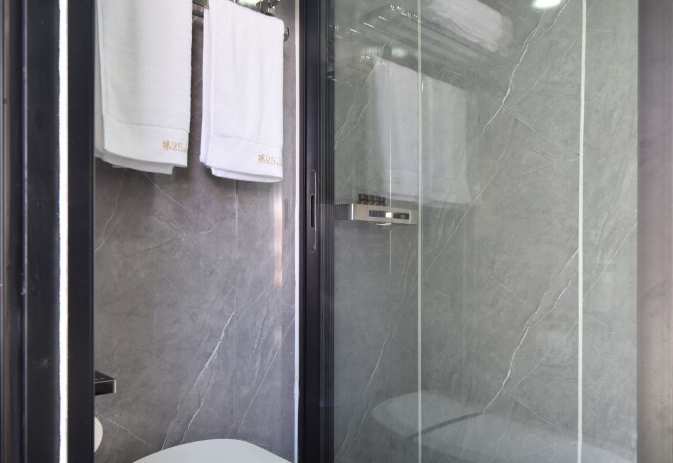 寵物友好星空艙（獨立平臺+寵物床+食盆）