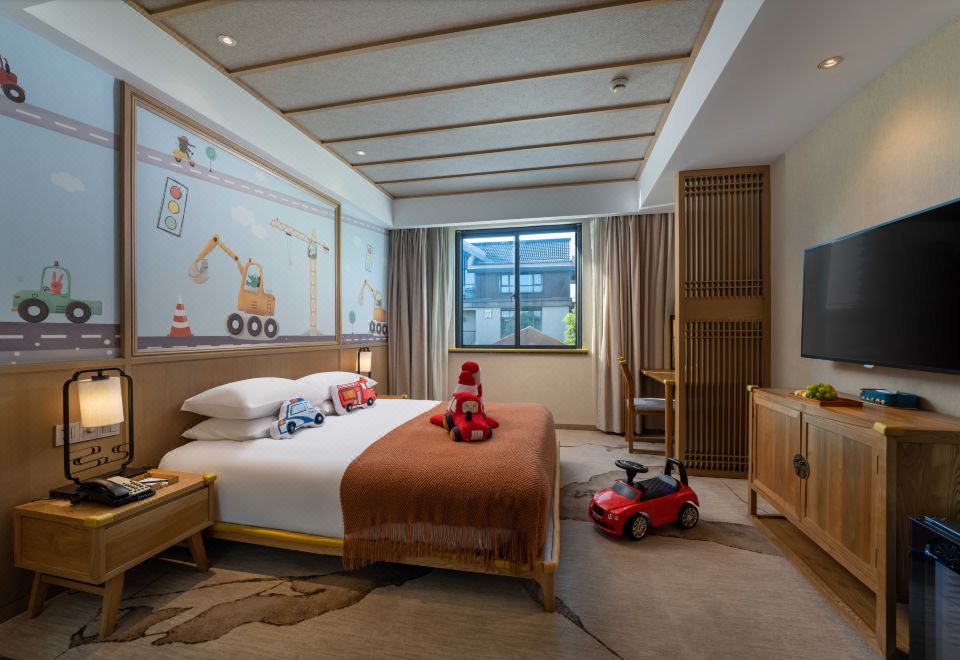 小汽车园景主题房