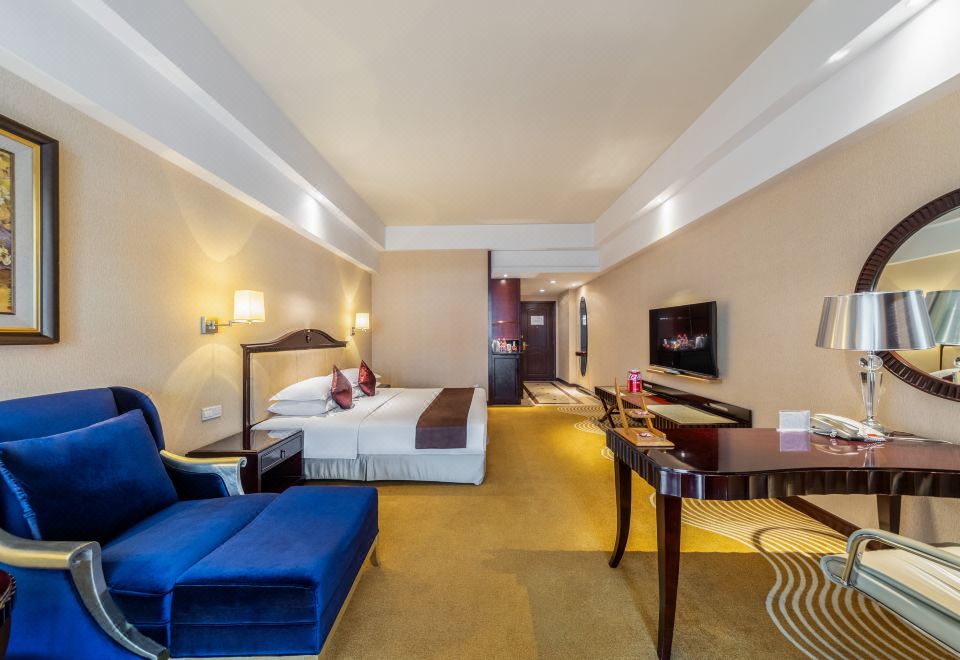 Deluxe Lake-view Queen Room