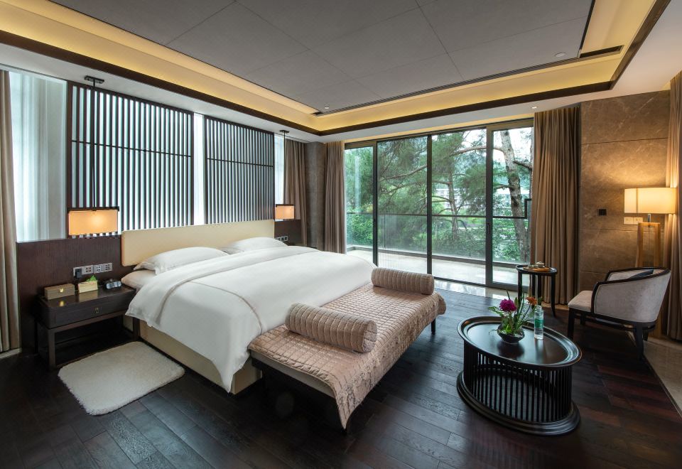 Hongzhushan Hotels & Resorts Chanyi ShanjuZen Mountain Grand Family Suite (In-Room Hot Spring)