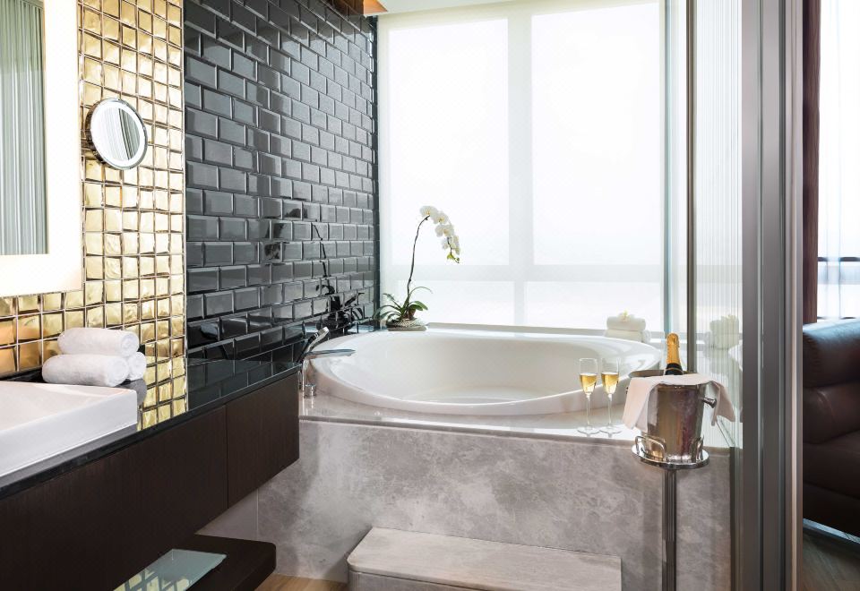 摇滚尊尚全景房（超大圆形浴缸）