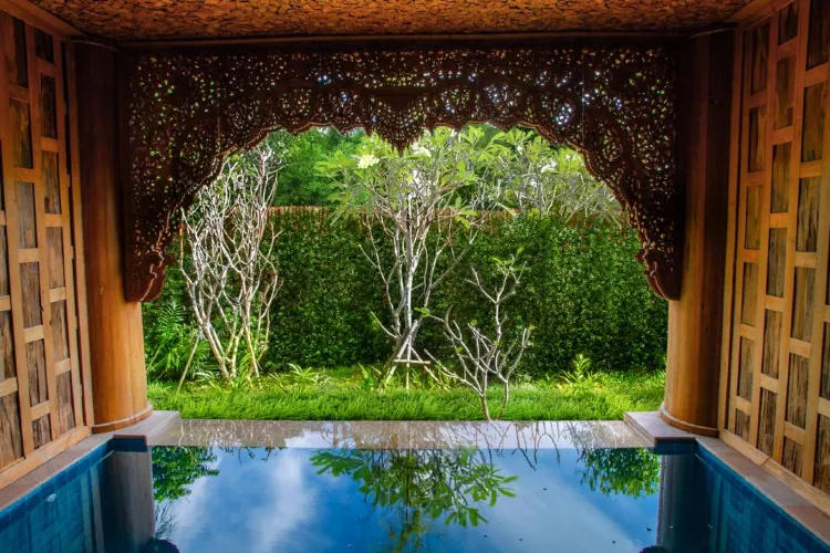 ห้องสวีทพร้อมสระว่ายน้ำ วิวสวน พร้อมเครดิตโรงแรมสุทธิ 1,000 บาทต่อคืน