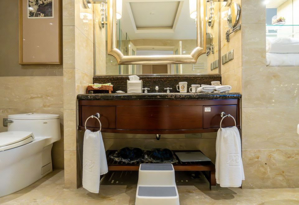 豪华家庭城景亲子房【小童帐篷滑梯+玩具图书+星空灯】