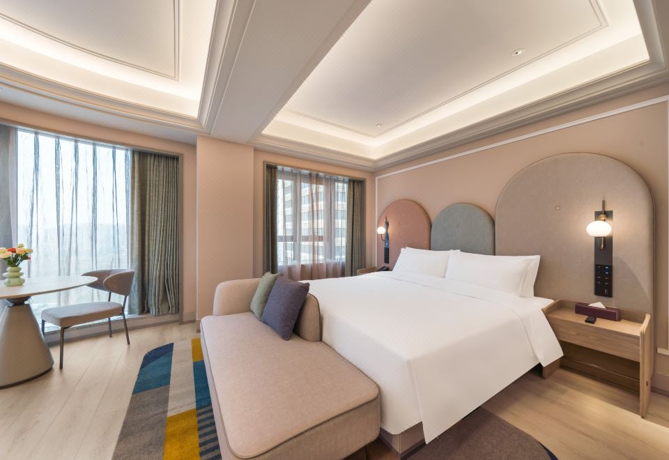 高級大床房（智能客控+65寸超清智能電視+迷你小冰箱）