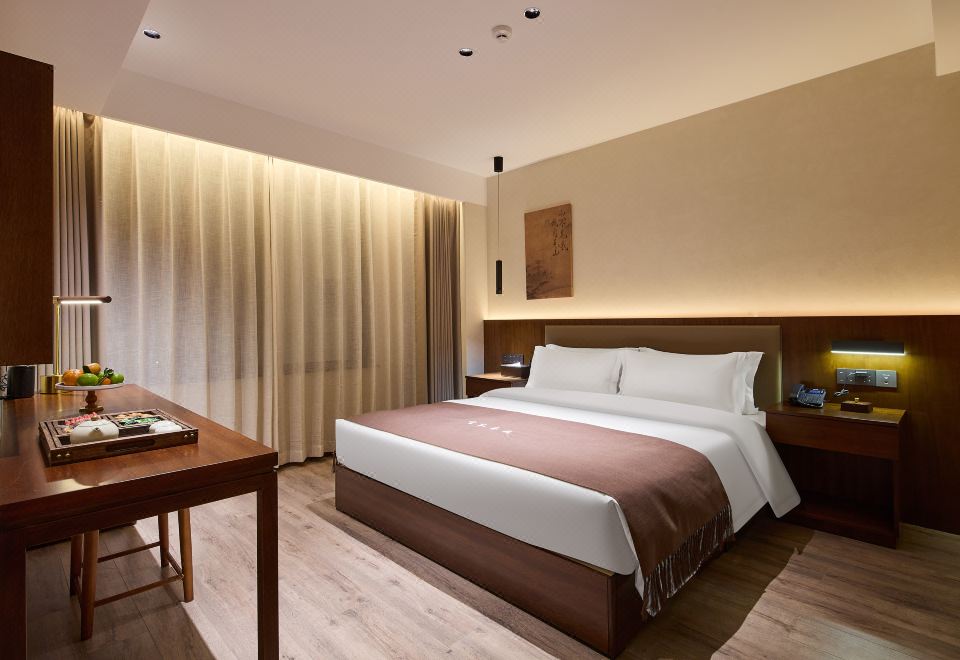 吉?雲靜大床房|靜音零壓床墊+親膚鵝絨被芯+小冰箱