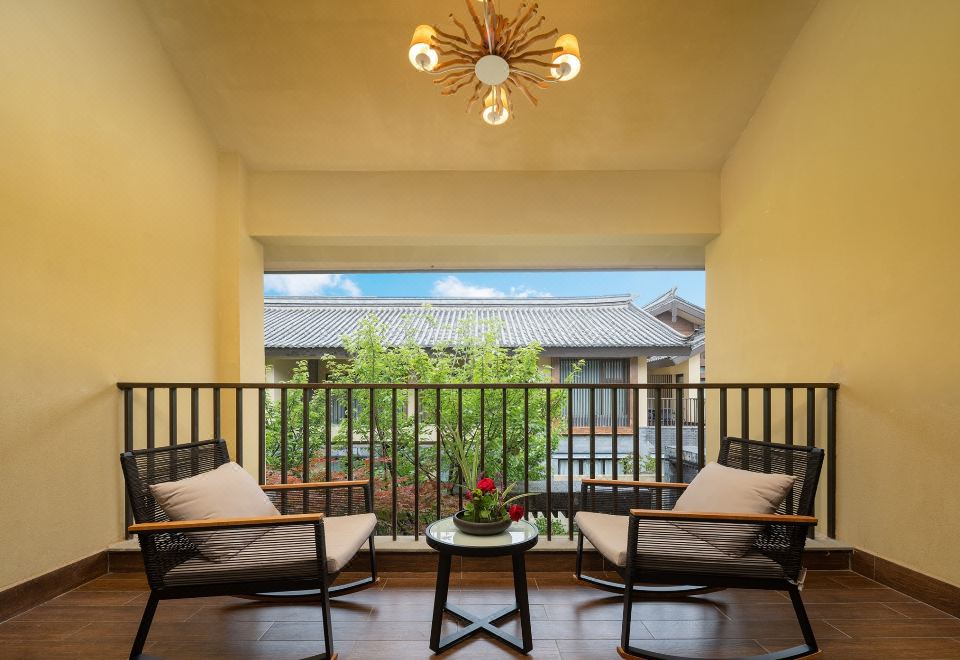 Wyndham Grand Plaza Royale Jinlin LijiangSichuan - Style Elegant Villa | Three - Bedroom King - Sized Bed Villa (Garden View + Mahjong Machine)