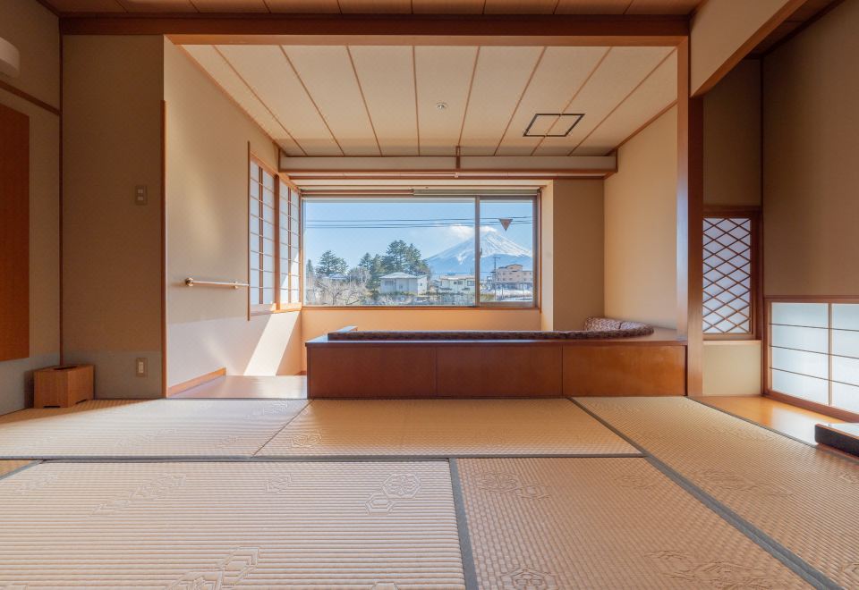 附樓2/3F日式房10帖帶富士山景觀浴缸及沙發