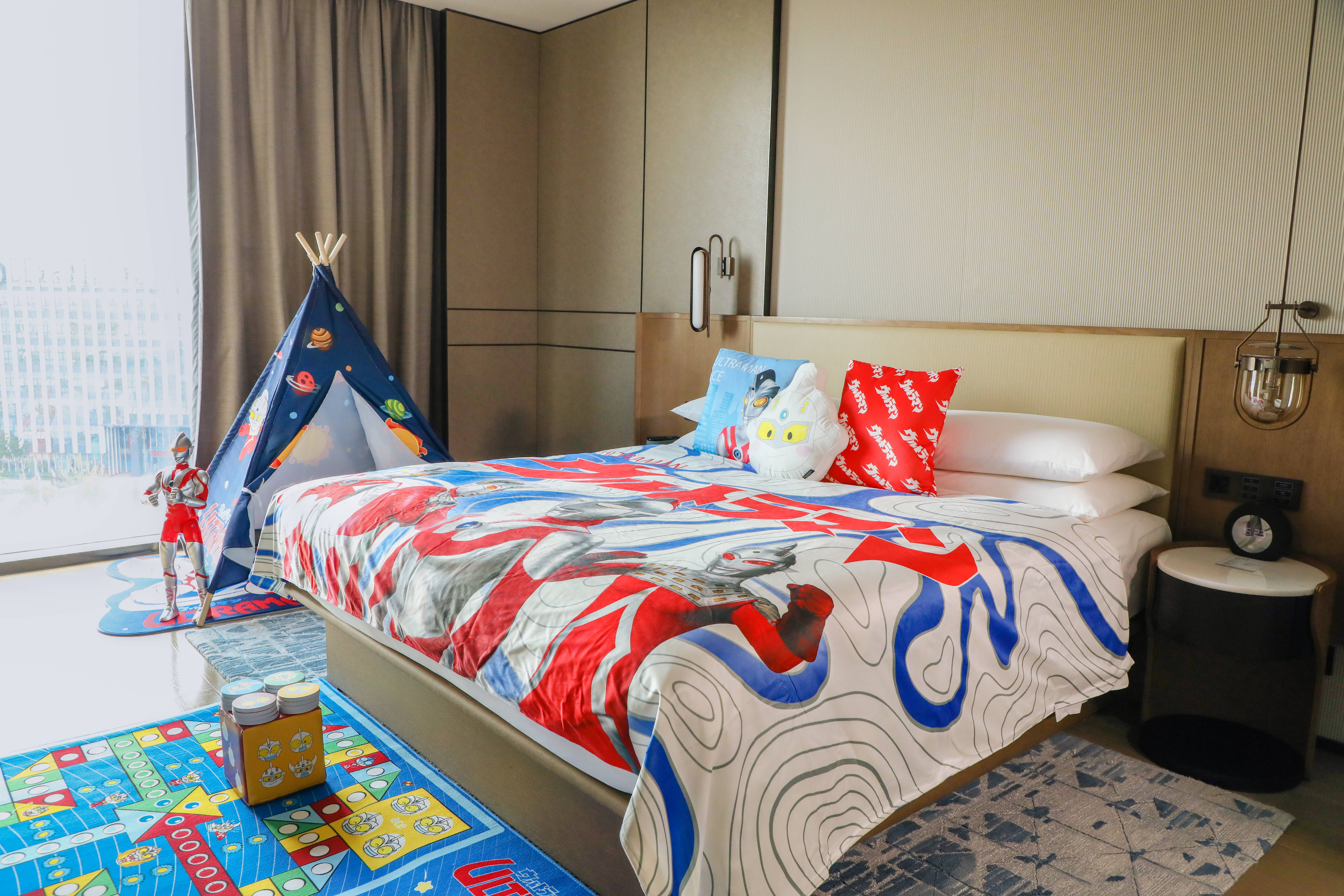奥特曼亲子大床房