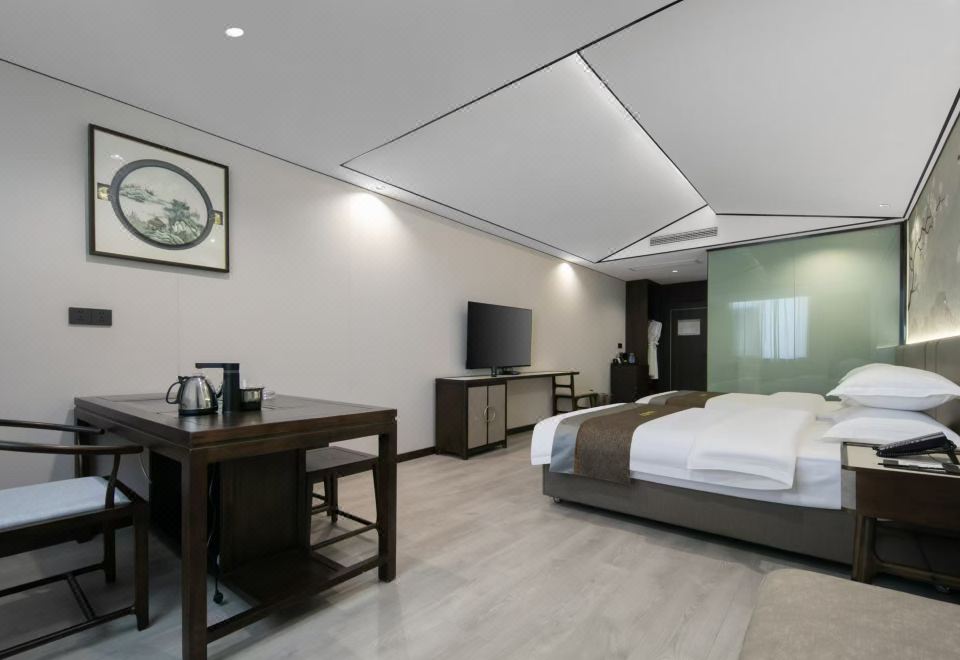 Qian Stream Grand HotelDeluxe Queen Room