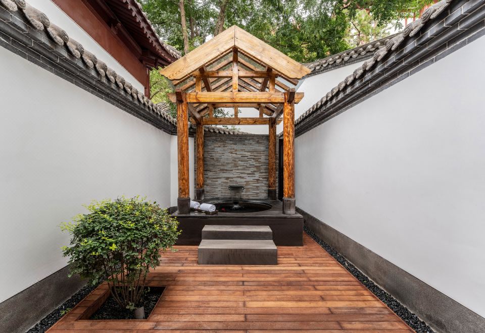 尊享汤苑圆床房（室外庭院私汤）