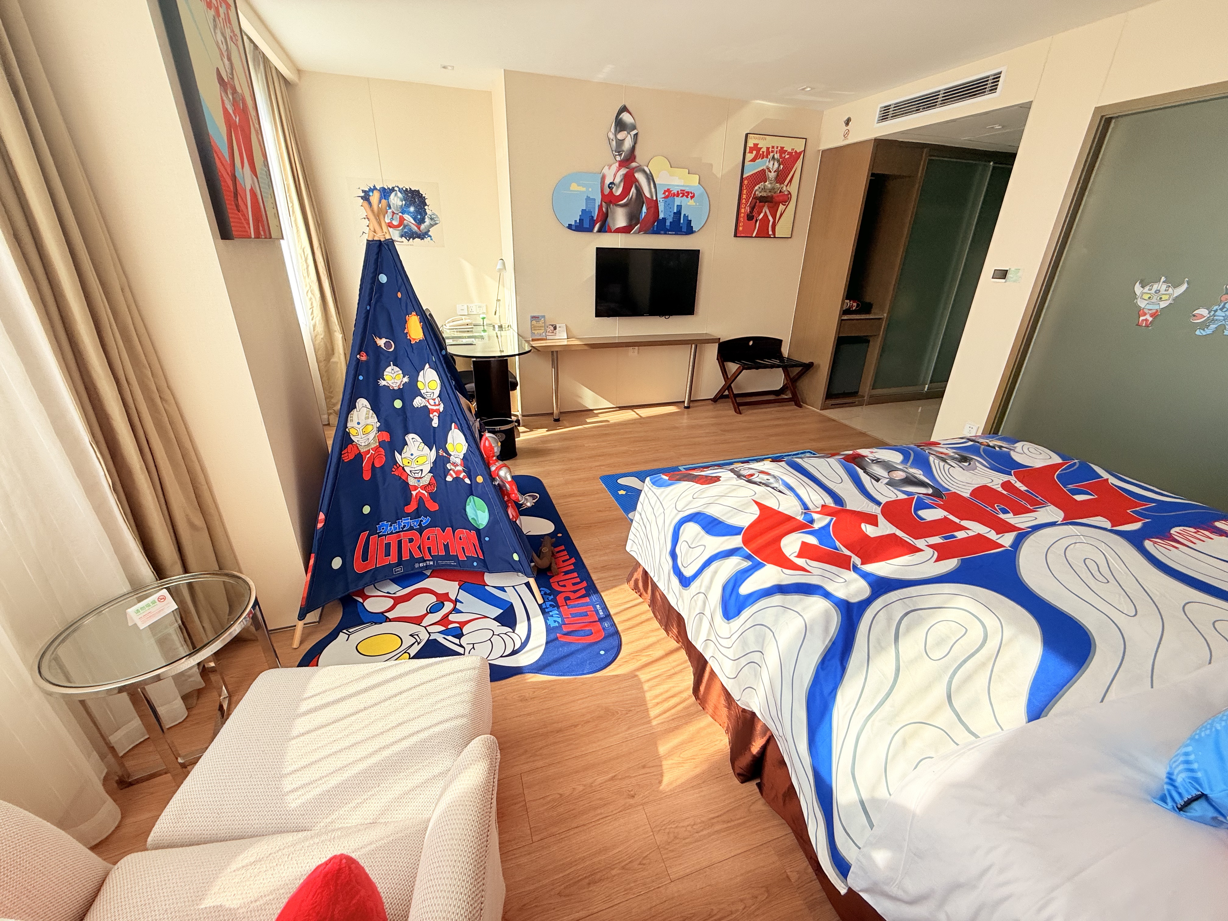 奥特曼亲子主题大床房