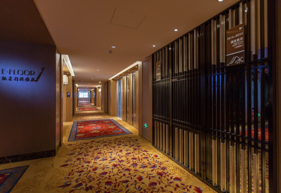 Gloria Grand Hotel JishouExecutive Queen Room