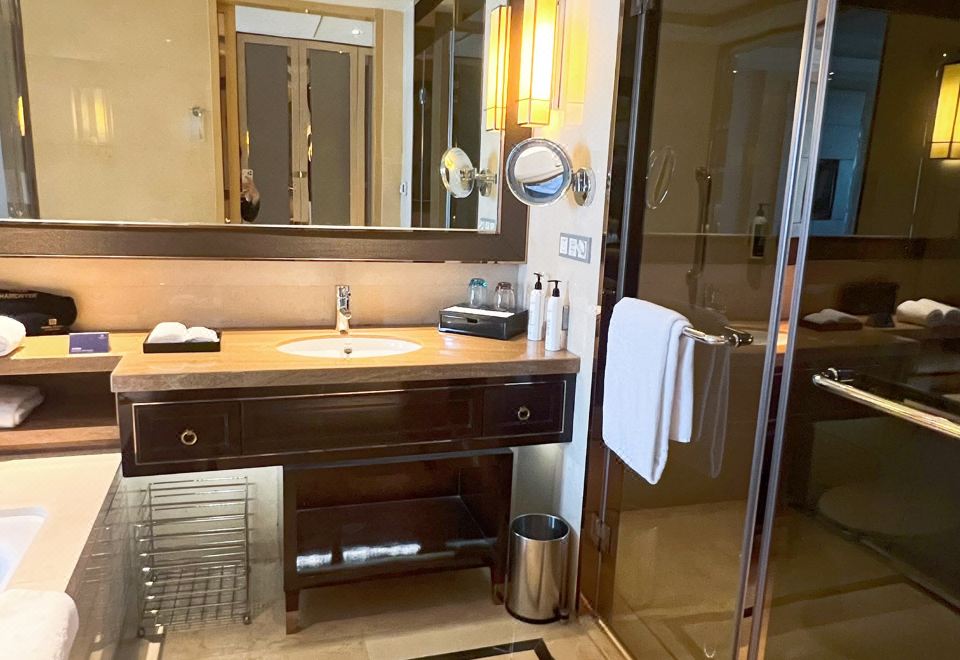 豪华家庭三人房（斯林百兰床垫+ACCA洗护用品+独立浴缸）