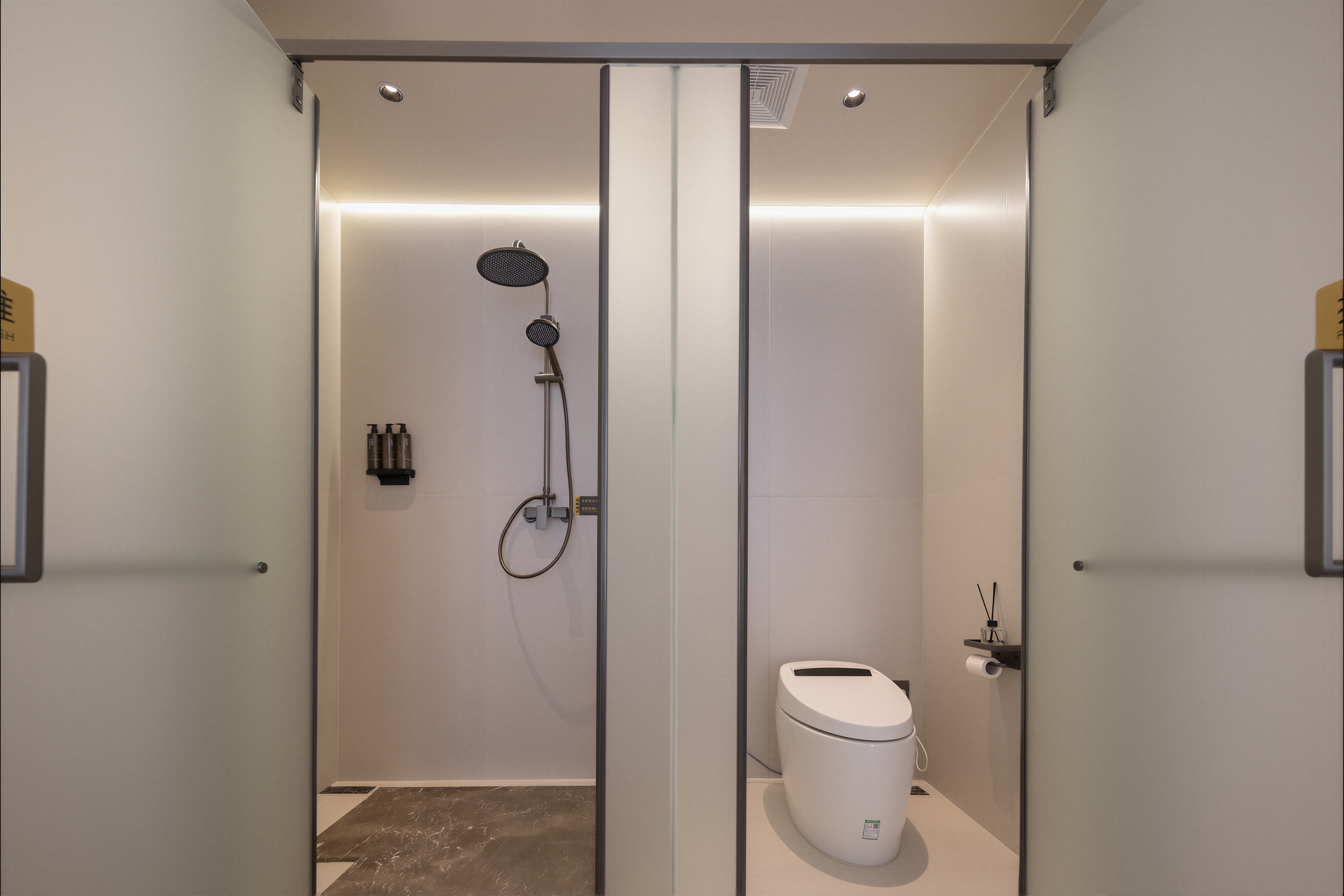 椰景屿境丨窗落地豪华大床房[AI智控-多功能台]