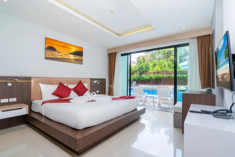 ห้องดีลักซ์เตียงใหญ่ ติดสระน้ำ