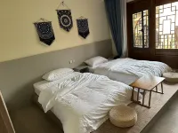 Fuxian Lake No.8 Inn (Guanglong Town)