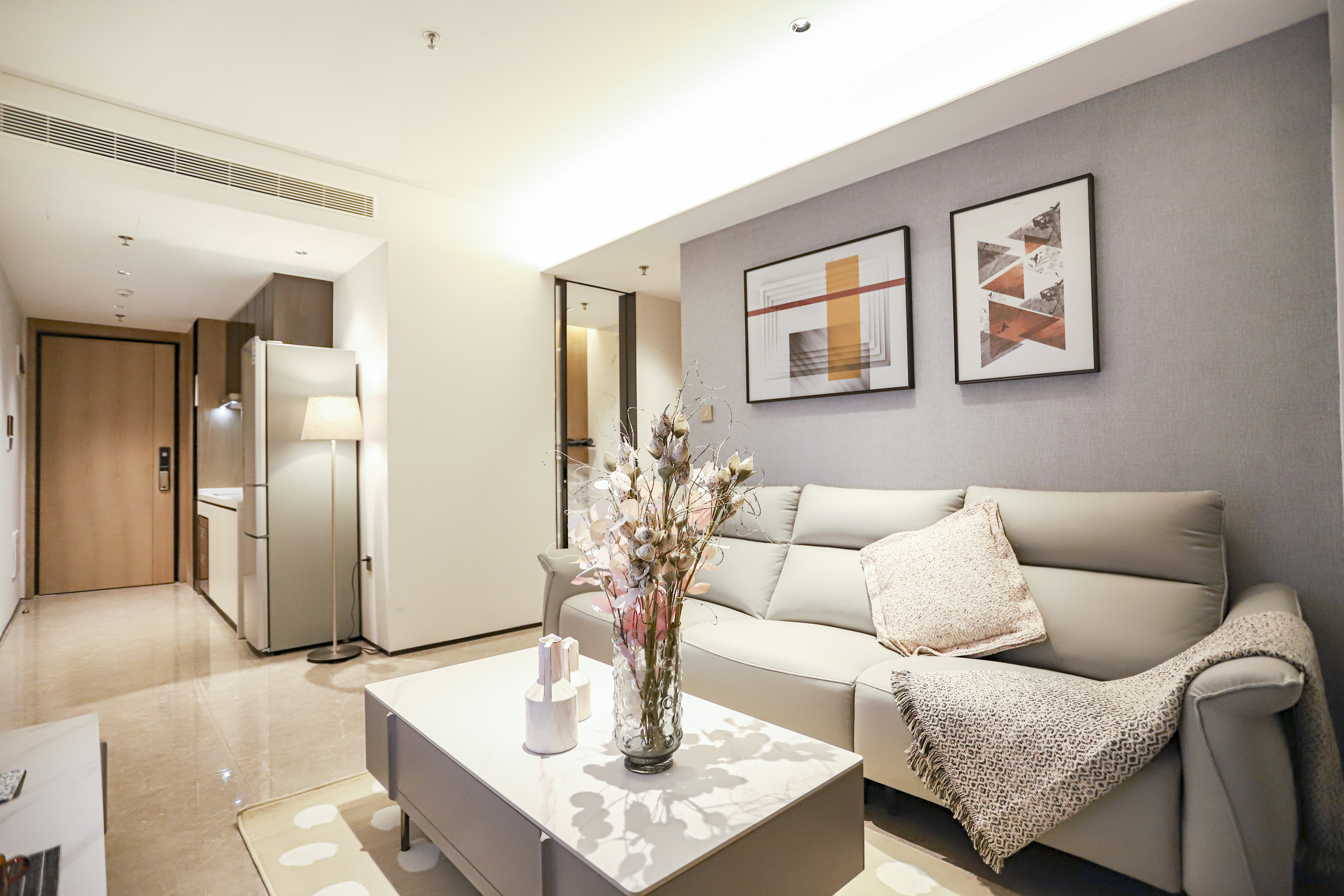 意式极简行政套房（商务精品+品牌家俬+4K高清大投屏）