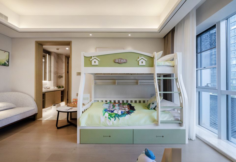 海底小縱隊親子露臺家庭房