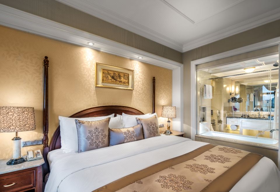 商務湖景大床房