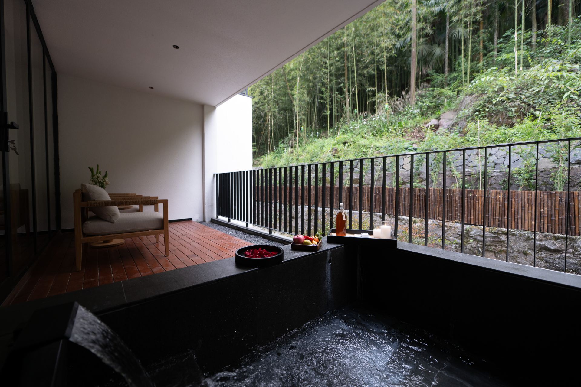 Yuanshanlian Mountain-View Balcony Courtyard Private Hot Spring Room (Twin Bed)