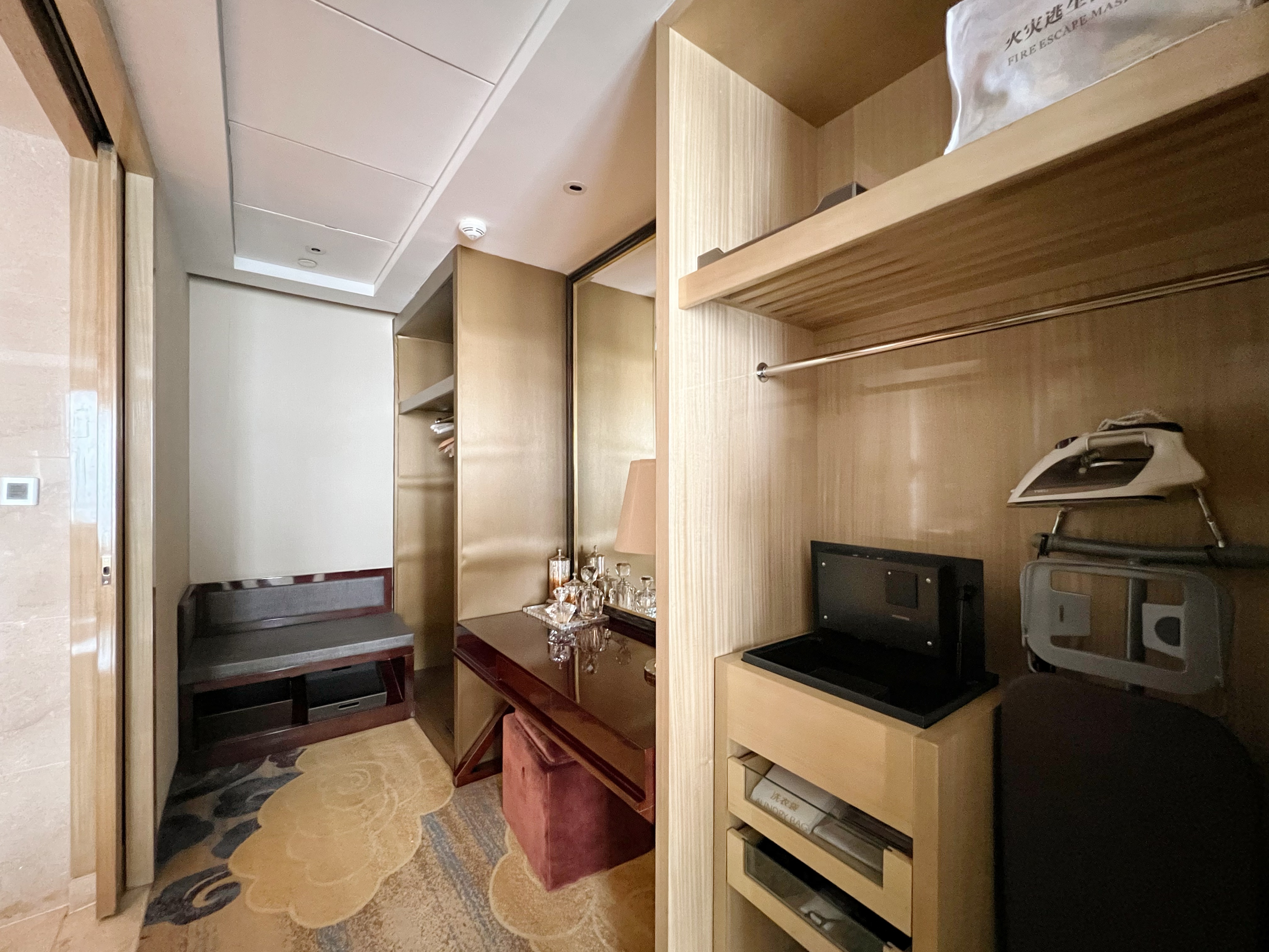 行政套房（会客区+衣帽间+双衞）