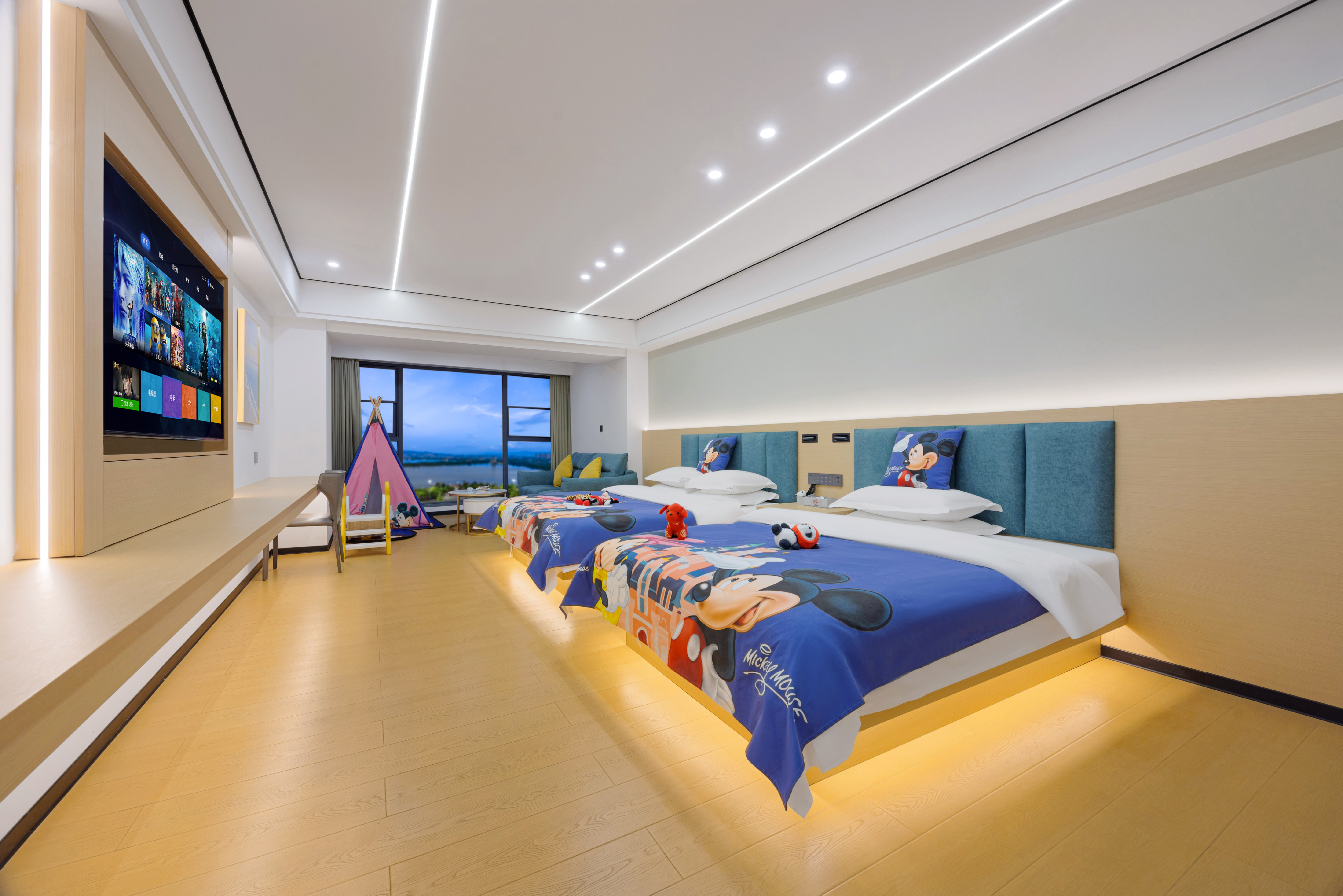 家庭亲子房（梦幻童趣主题大空间+定制静眠床品+小冰箱+智能马桶）