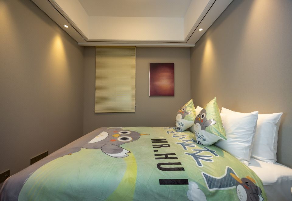 紫芝小灰灰家庭主题套房