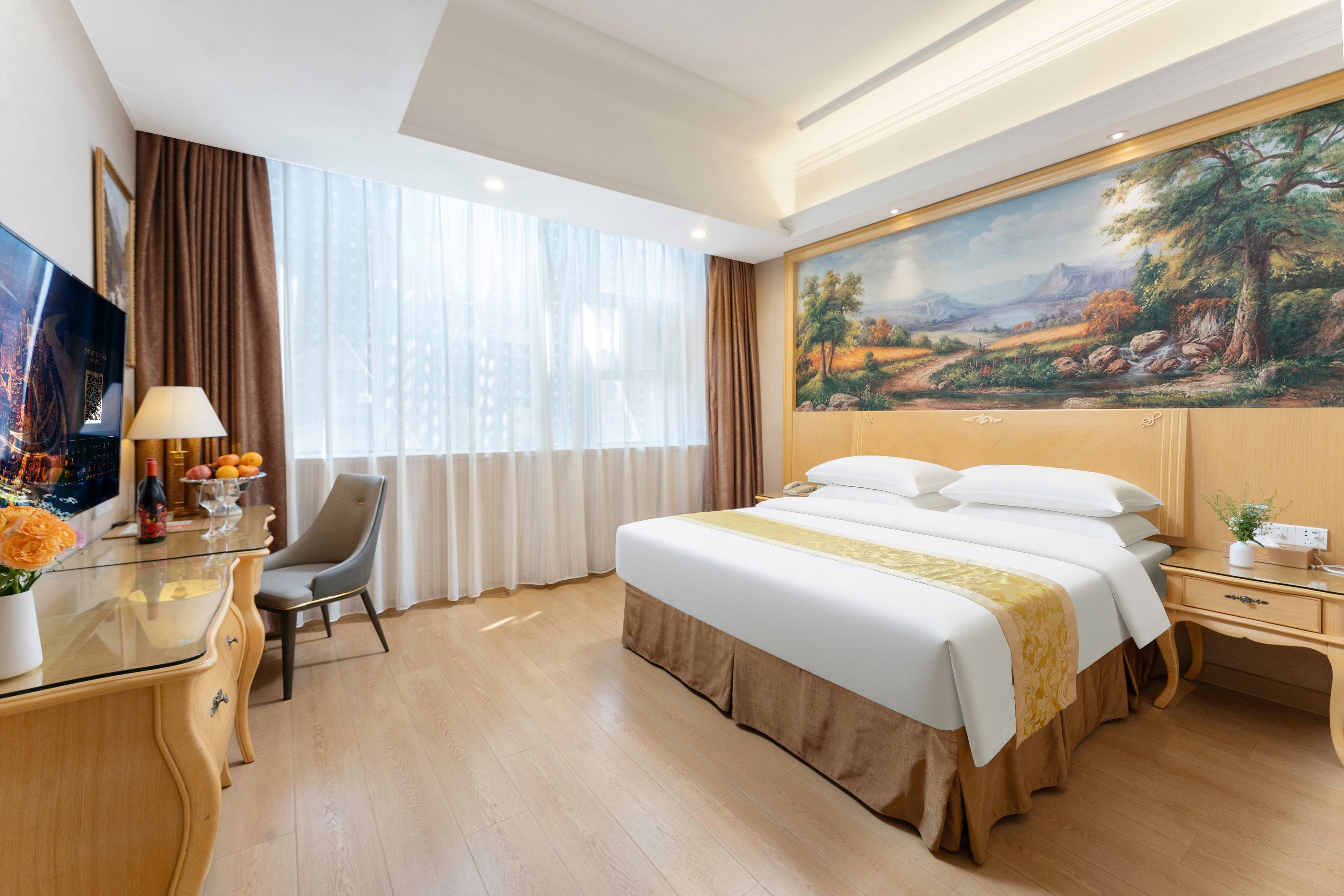 豪华大床房（清晨采光丨城景）