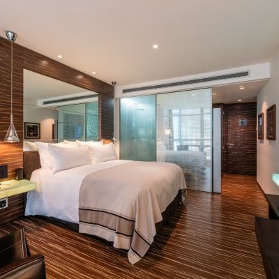 Deluxe Front Room Romeo Hotel Promo Code