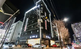 Hotel The Wall - Housity