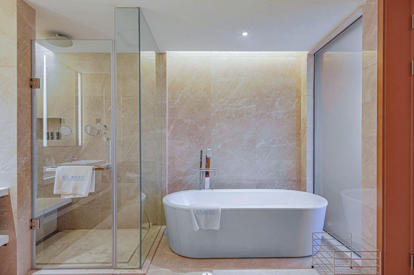 Egret Island Lakeside HotelDeluxe Suite