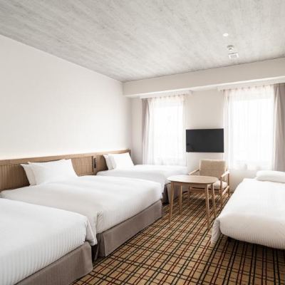 相鄰家庭房（四人房 +雙床房） 那霸久茂地巢穴飯店優惠