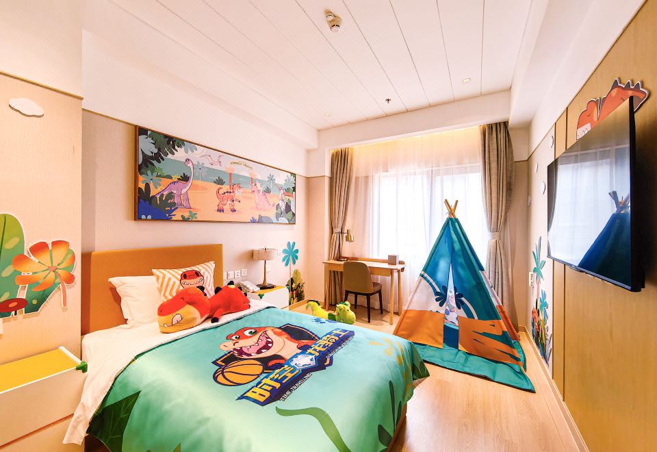 Bejing Yanqing Alpine Skiing Resort HotelSpatio Temporal Dragon Knight Themed - Triple Beds Room