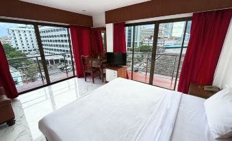 Highfive Hotel Pattaya