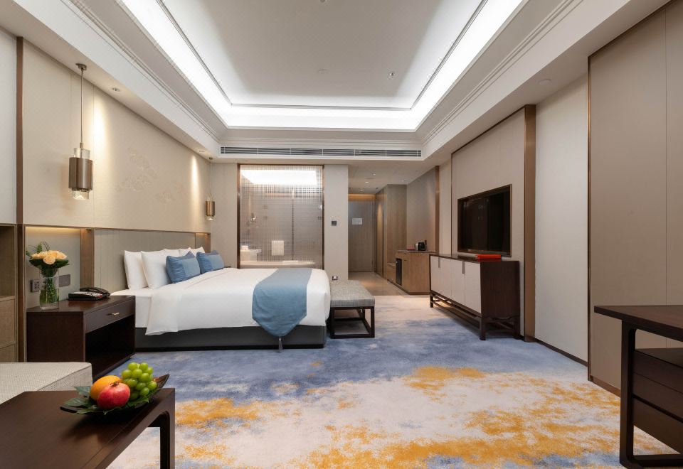 玉蘭苑行政湖景大床房