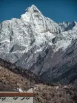 Siguniang Mountain Yangwangxingkong Snow Mountain Hotel[The best spot to view snow-capped mountains] Hotel a 