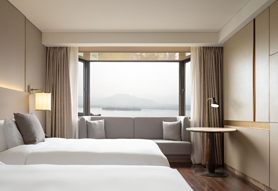 Friendship Hotel Hangzhou180° Full Lake View Executive Twin Room