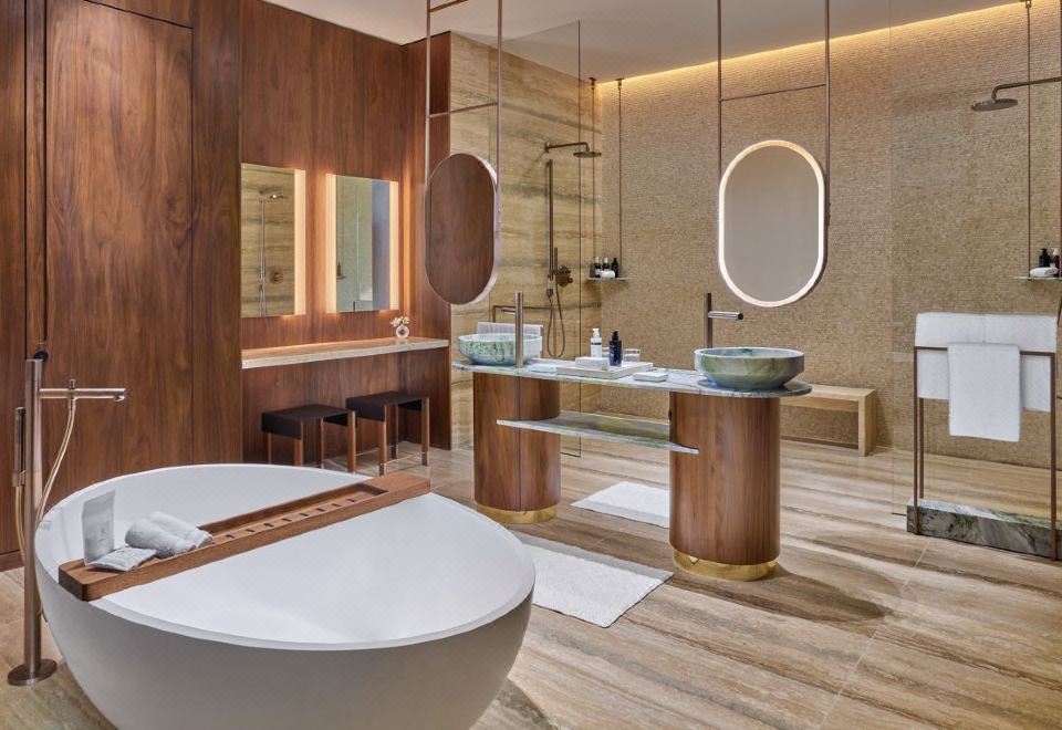 2 卧室總統套房， 卧室1:1張特大床 ， 卧室2:2張大床， 海景， 轉角房， 水池