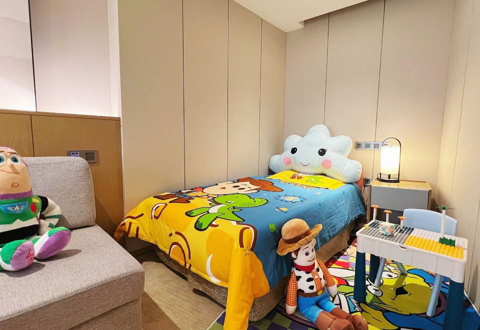 男孩主题大床房