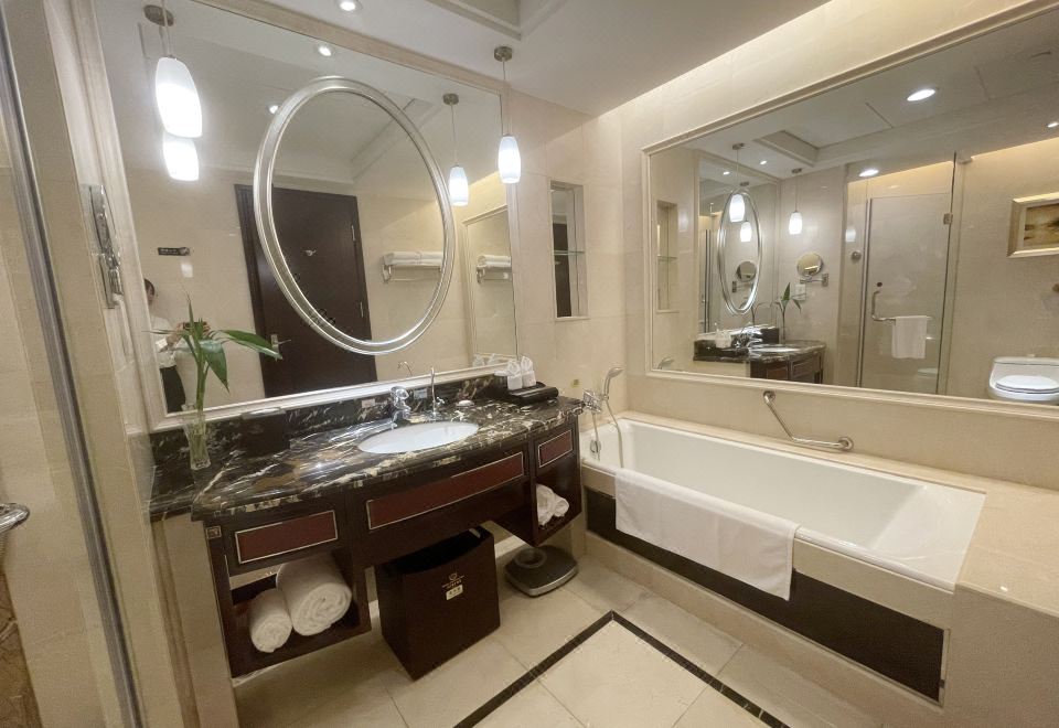 园景行政客房（带沙发、浴缸）